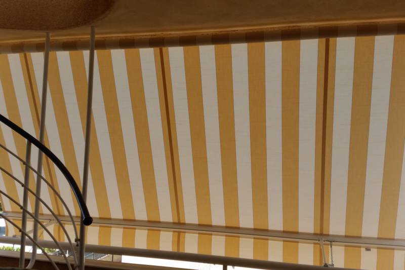 Toldo con cadenas sujeción - 1647279841