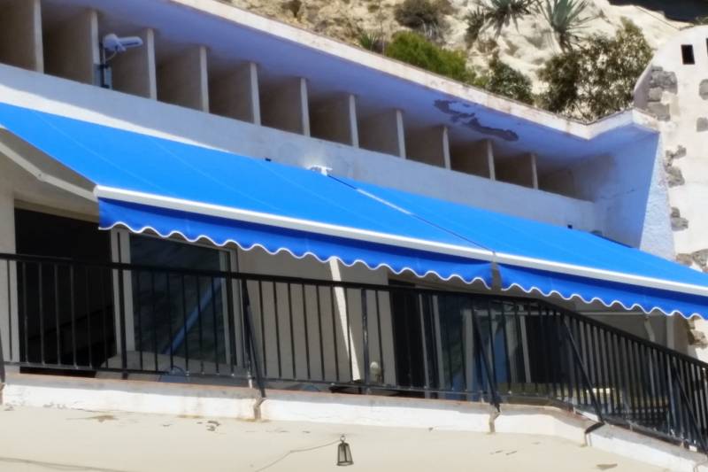 Toldo con brazo invisible - 1846919391